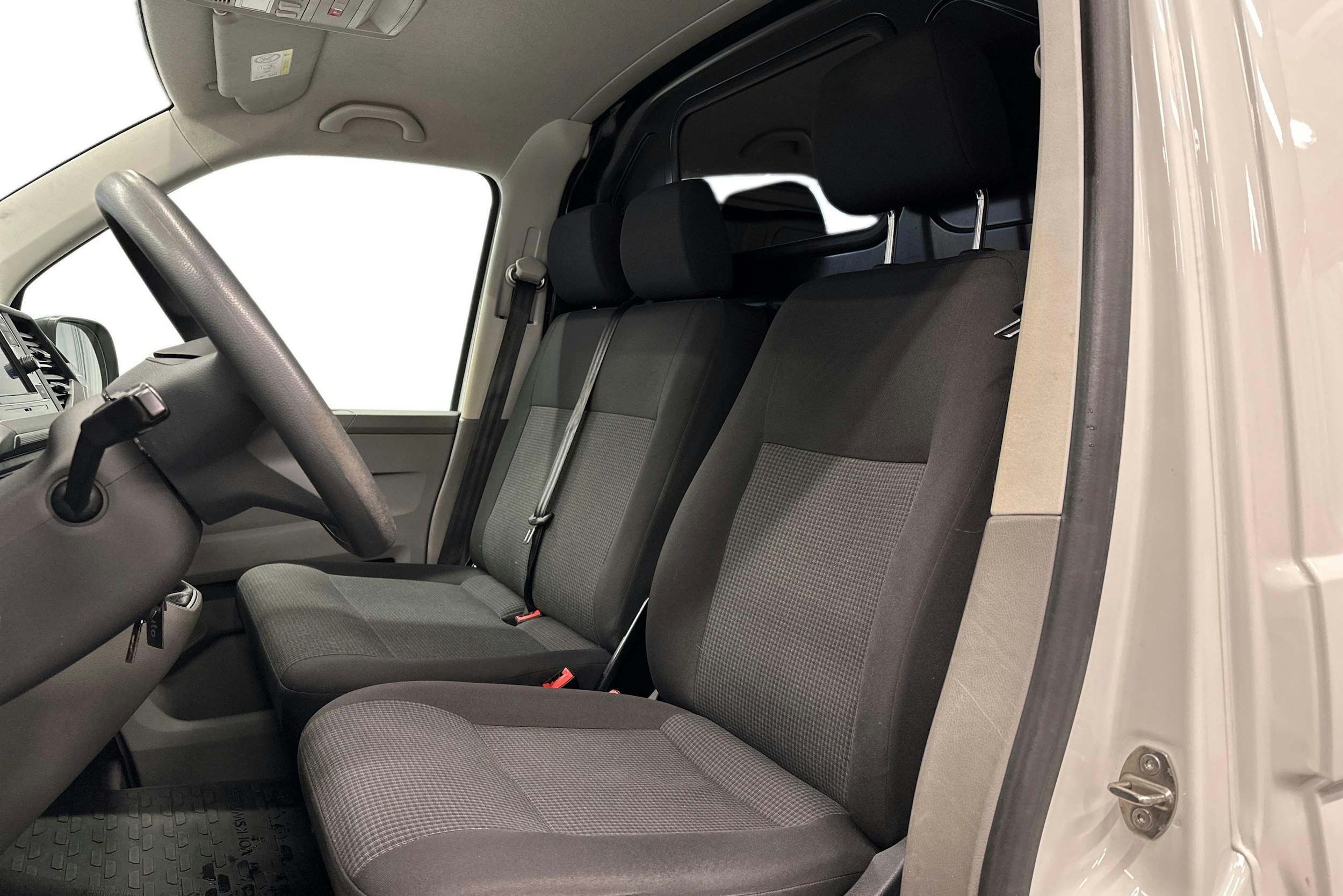 valkoinen Volkswagen Transporter 2023 kuva 11.