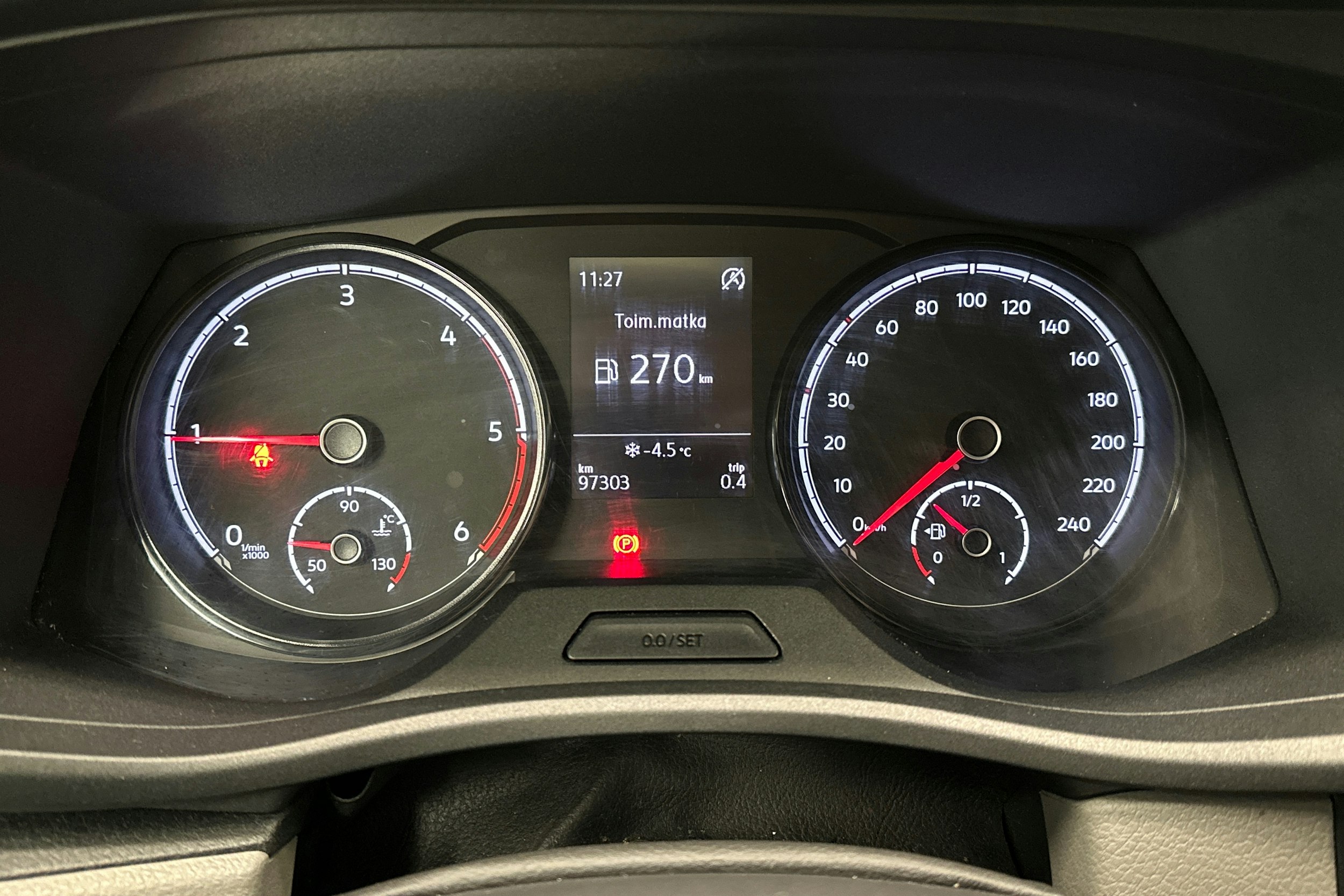 valkoinen Volkswagen Transporter 2023 kuva 17.