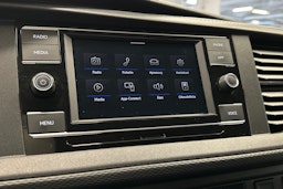 valkoinen Volkswagen Transporter 2023 kuva 19.