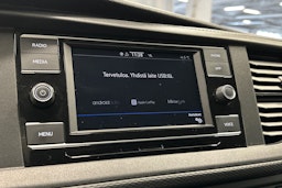 valkoinen Volkswagen Transporter 2023 kuva 20.