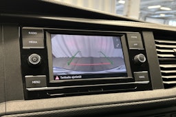 valkoinen Volkswagen Transporter 2023 kuva 21.