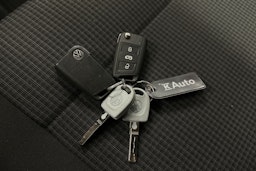 valkoinen Volkswagen Transporter 2023 kuva 22.