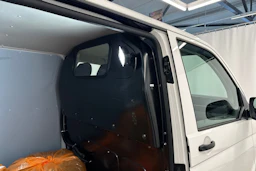 valkoinen Volkswagen Transporter 2023 kuva 23.