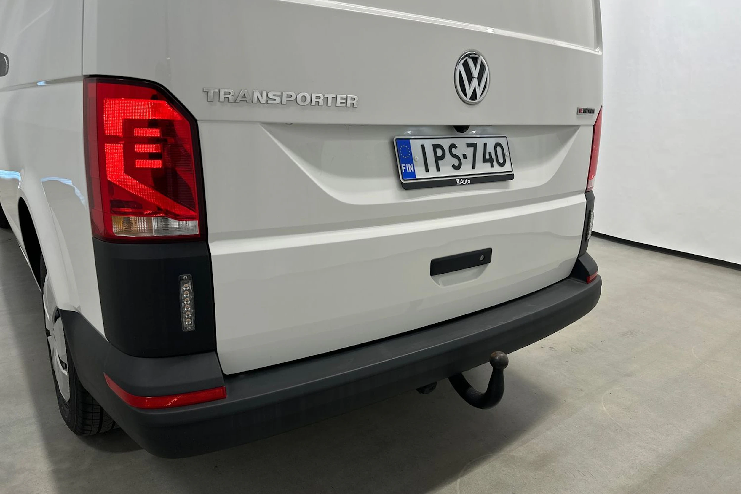 valkoinen Volkswagen Transporter 2023 kuva 27.