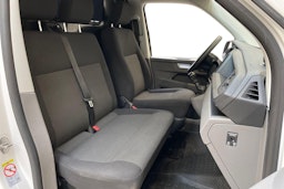 valkoinen Volkswagen Transporter 2023 kuva 10.