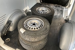 valkoinen Volkswagen Transporter 2023 kuva 15.