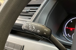 valkoinen Volkswagen Transporter 2023 kuva 18.