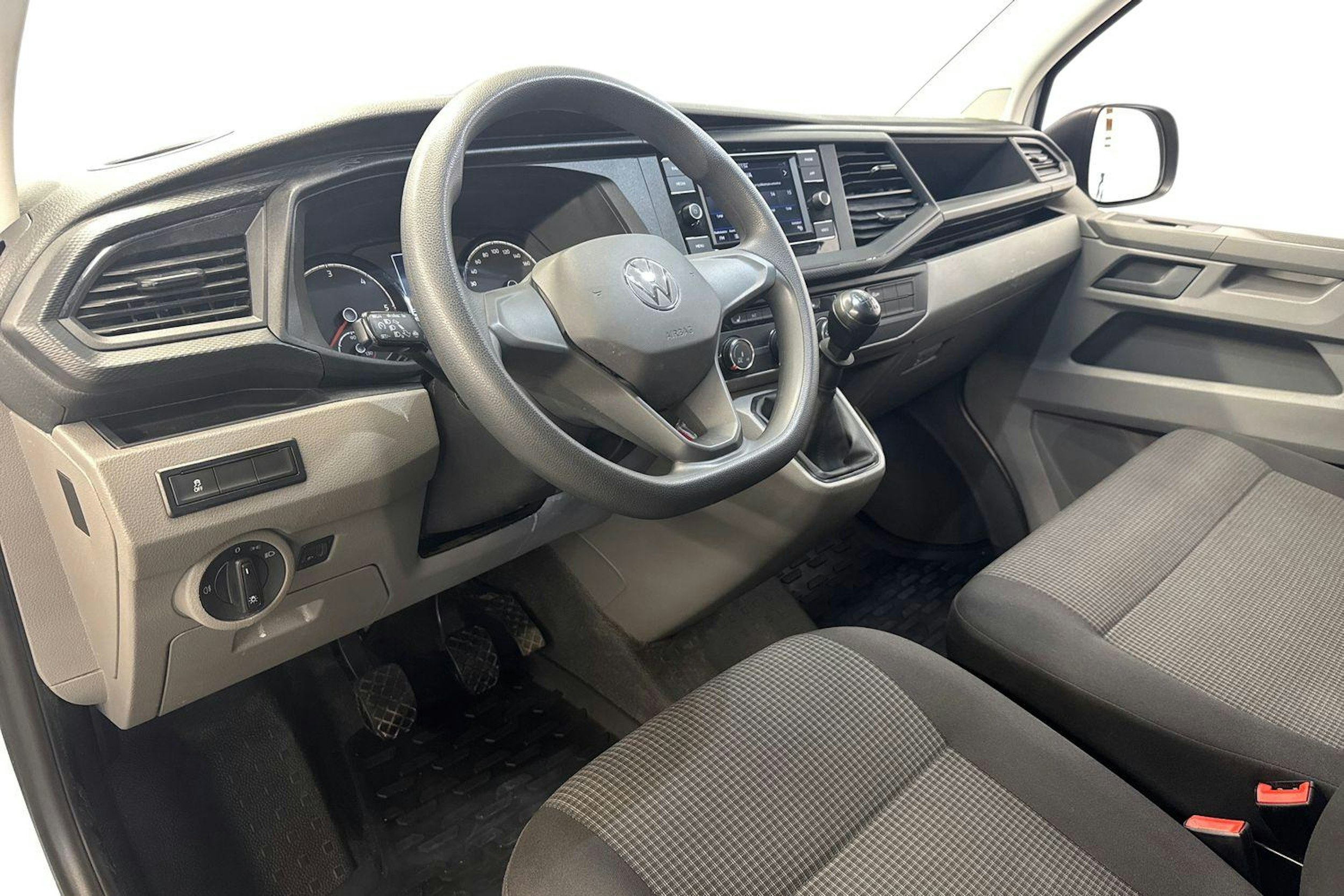 valkoinen Volkswagen Transporter 2023 kuva 8.