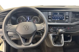 valkoinen Volkswagen Transporter 2023 kuva 10.