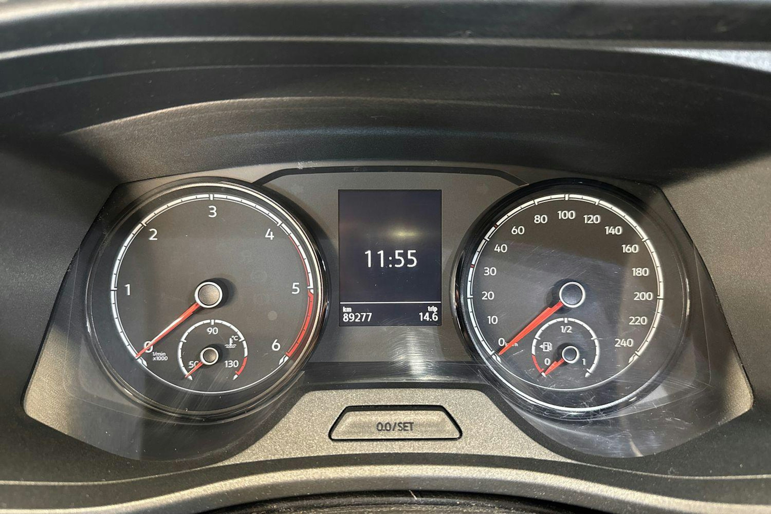 valkoinen Volkswagen Transporter 2023 kuva 11.