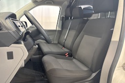valkoinen Volkswagen Transporter 2023 kuva 16.