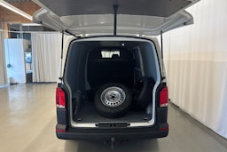 valkoinen Volkswagen Transporter 2023 kuva 18.