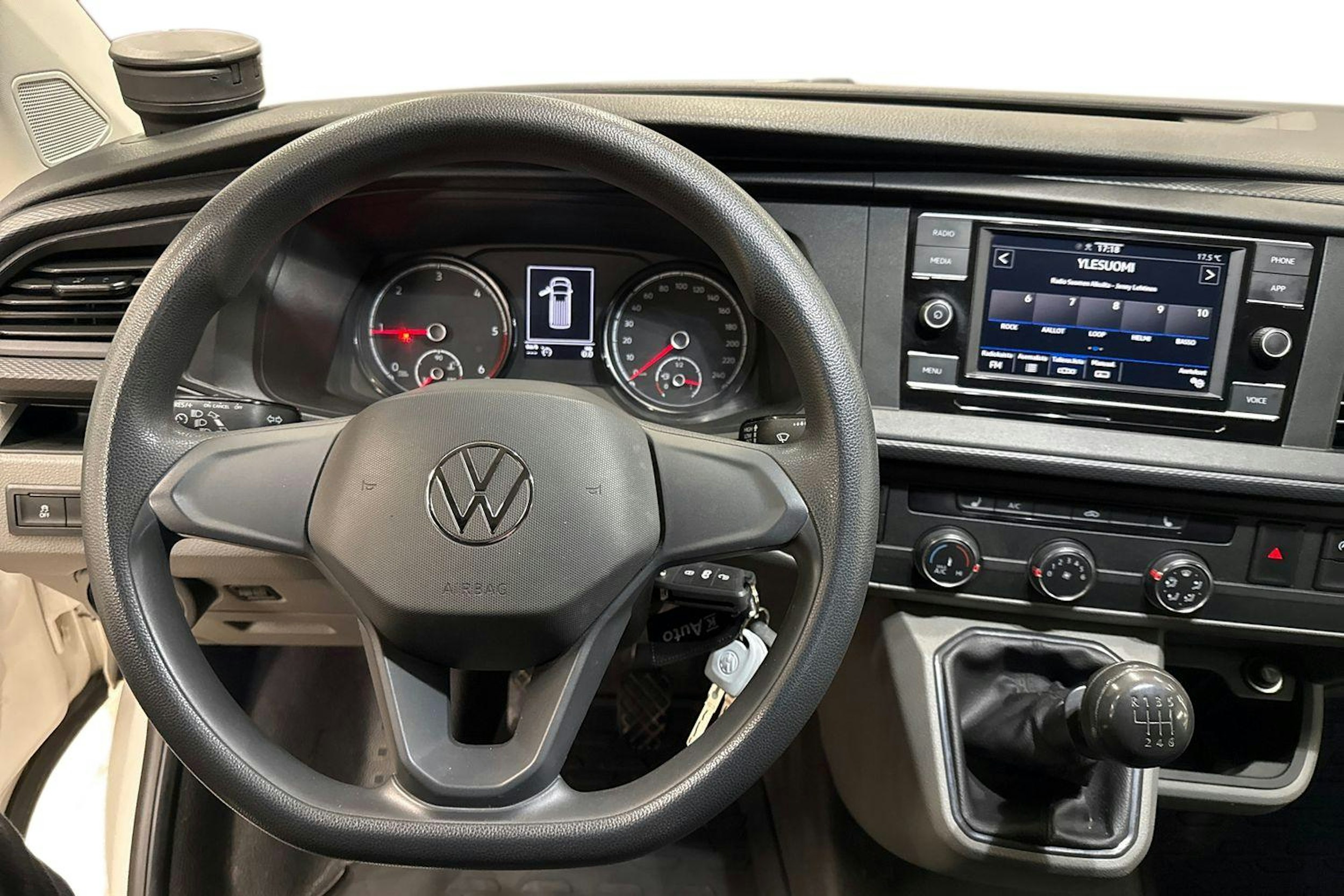 Valkoinen Volkswagen TRANSPORTER 2023 kuva 9.