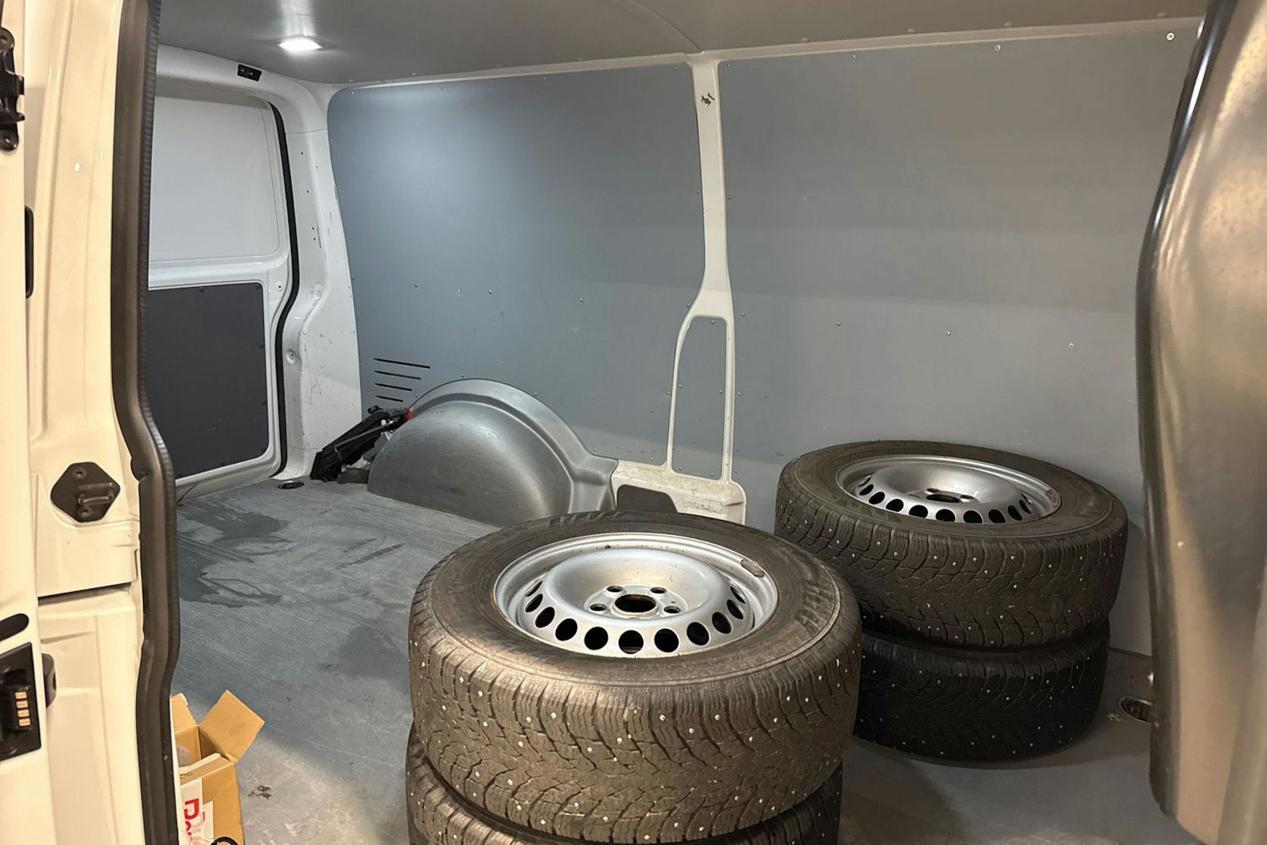 Valkoinen Volkswagen TRANSPORTER 2023 kuva 13.