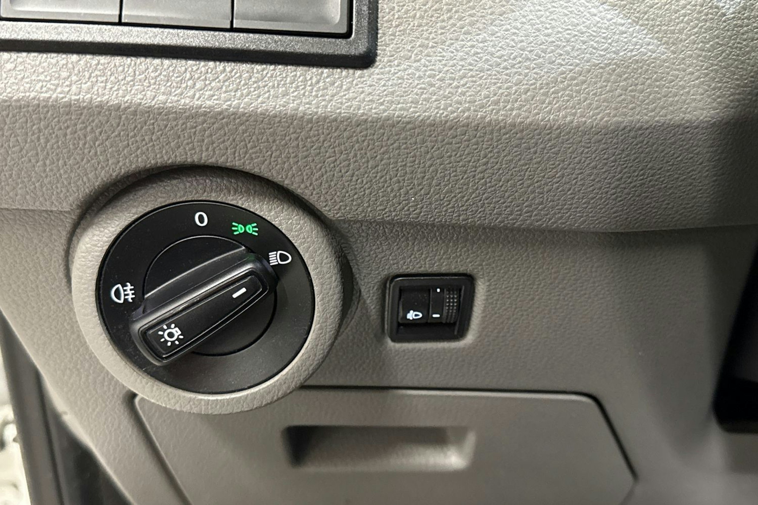 Valkoinen Volkswagen TRANSPORTER 2023 kuva 17.