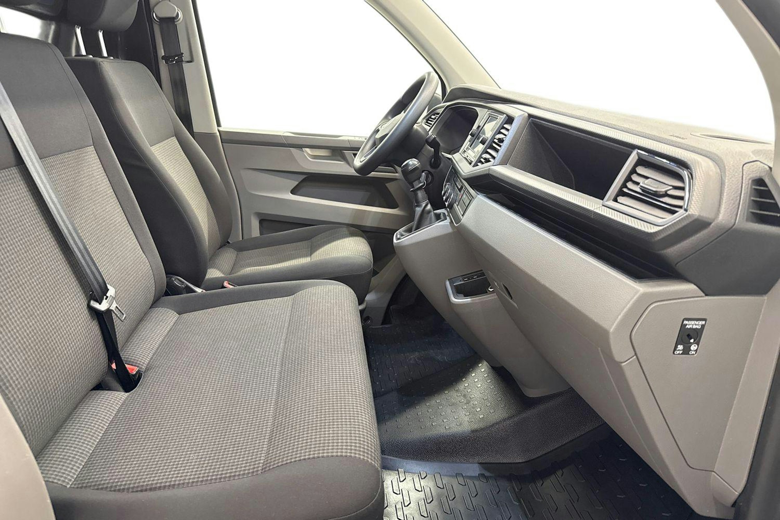valkoinen Volkswagen Transporter 2023 kuva 9.