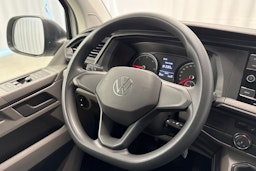 valkoinen Volkswagen Transporter 2023 kuva 13.