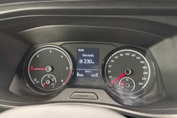 valkoinen Volkswagen Transporter 2023 kuva 14.