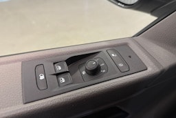 valkoinen Volkswagen Transporter 2023 kuva 16.