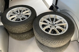 sininen Volkswagen Transporter 2023 kuva 18.