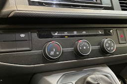 sininen Volkswagen Transporter 2023 kuva 25.