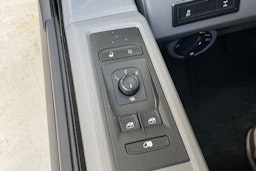 sininen Volkswagen Transporter 2023 kuva 30.