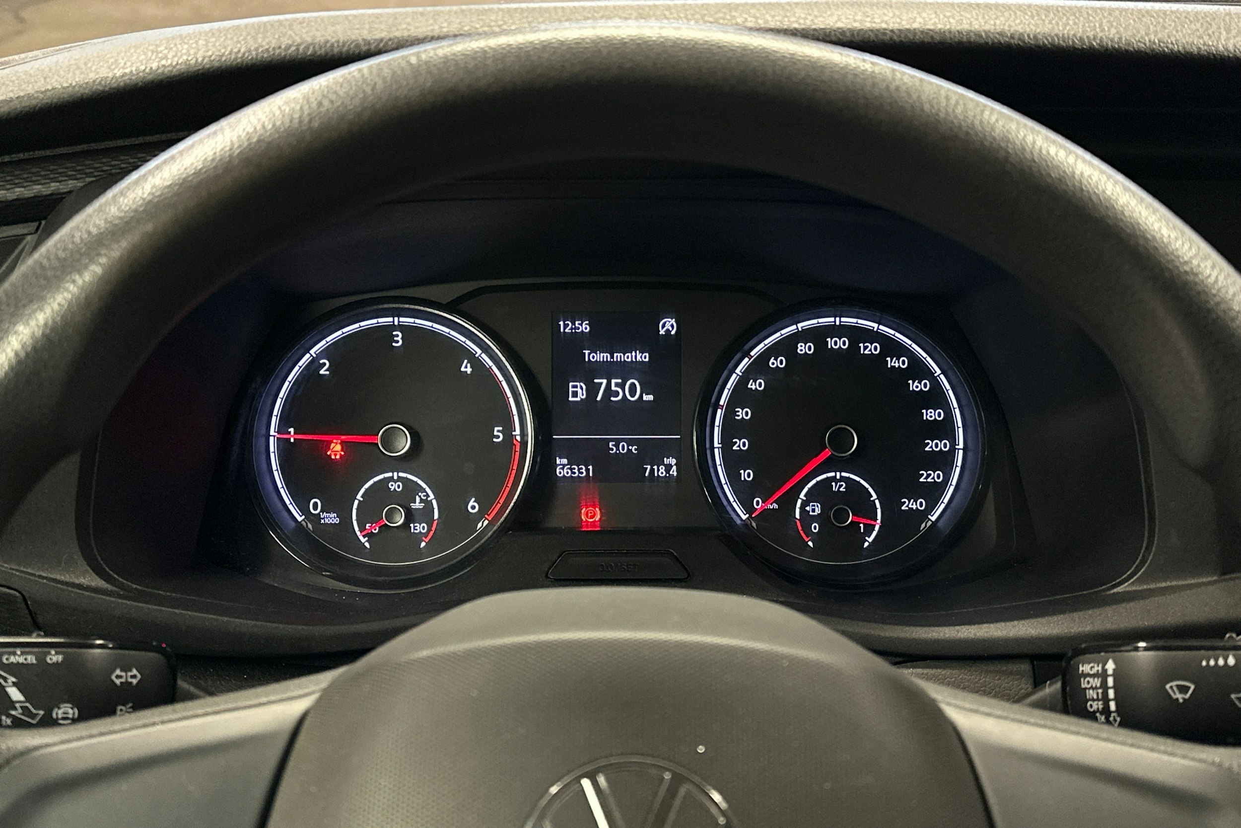 valkoinen Volkswagen Transporter 2023 kuva 10.