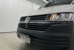 valkoinen Volkswagen Transporter 2023 kuva 25.