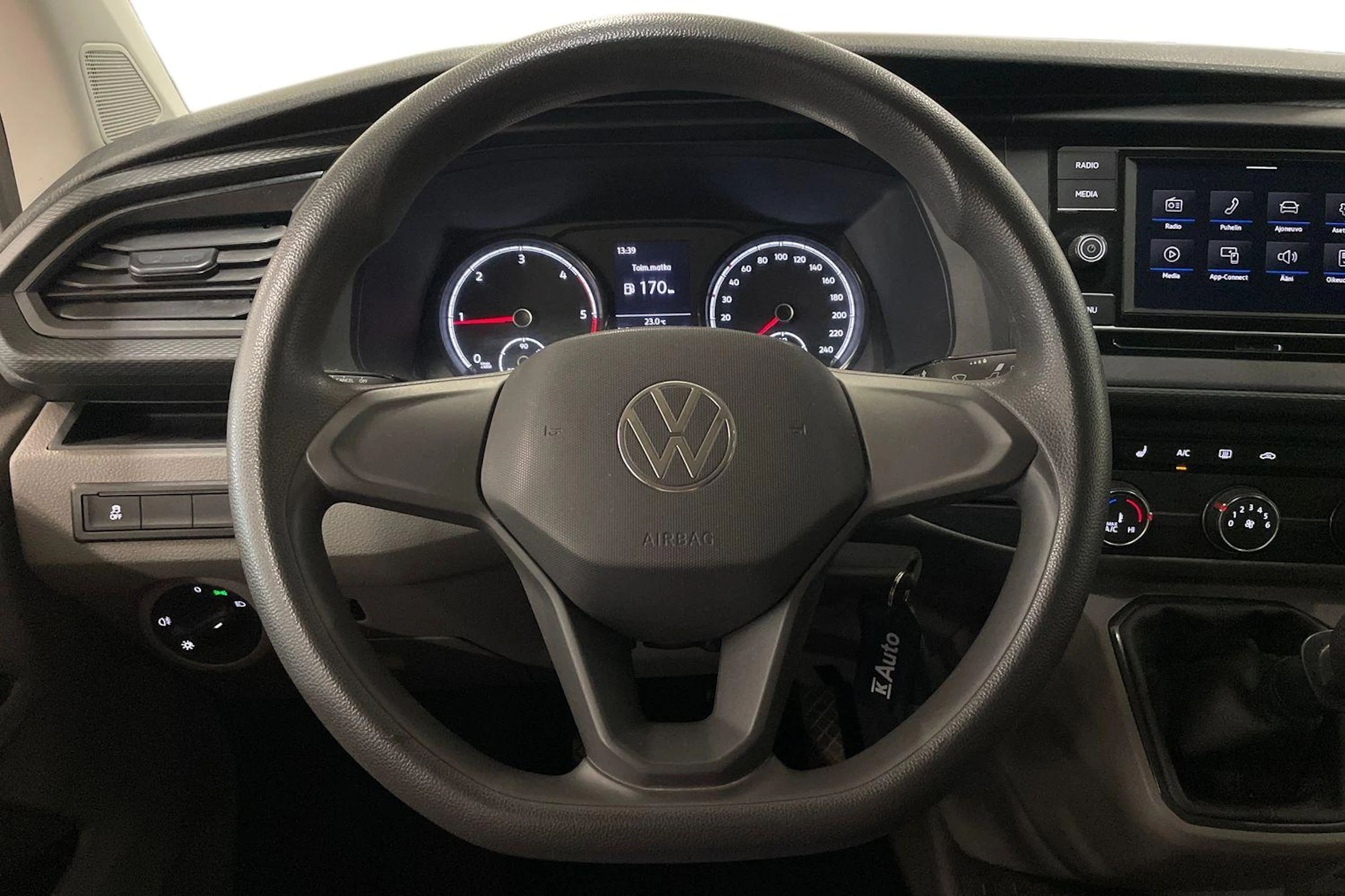 valkoinen Volkswagen Transporter 2023 kuva 9.