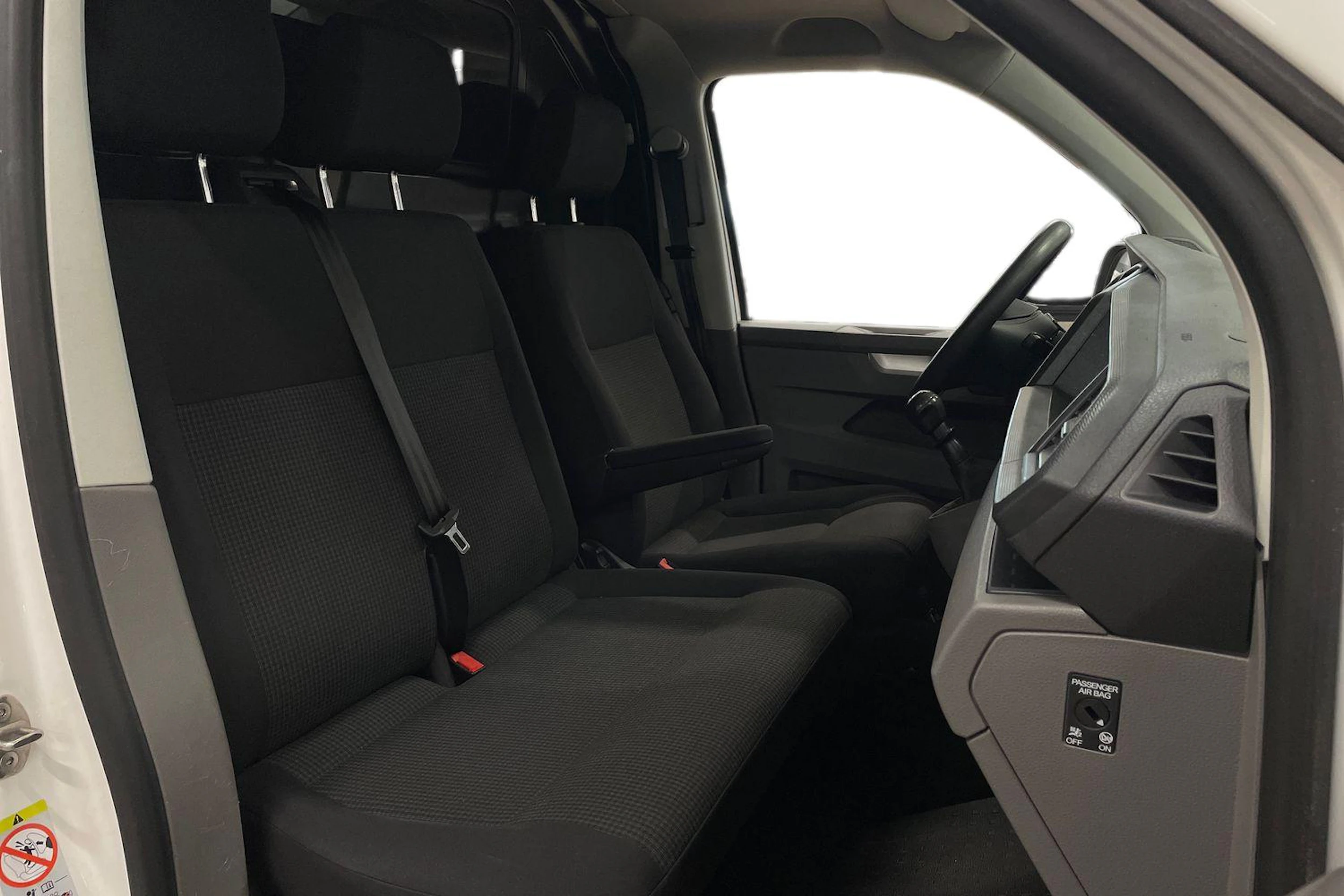 valkoinen Volkswagen Transporter 2023 kuva 11.