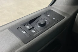 valkoinen Volkswagen Transporter 2023 kuva 20.