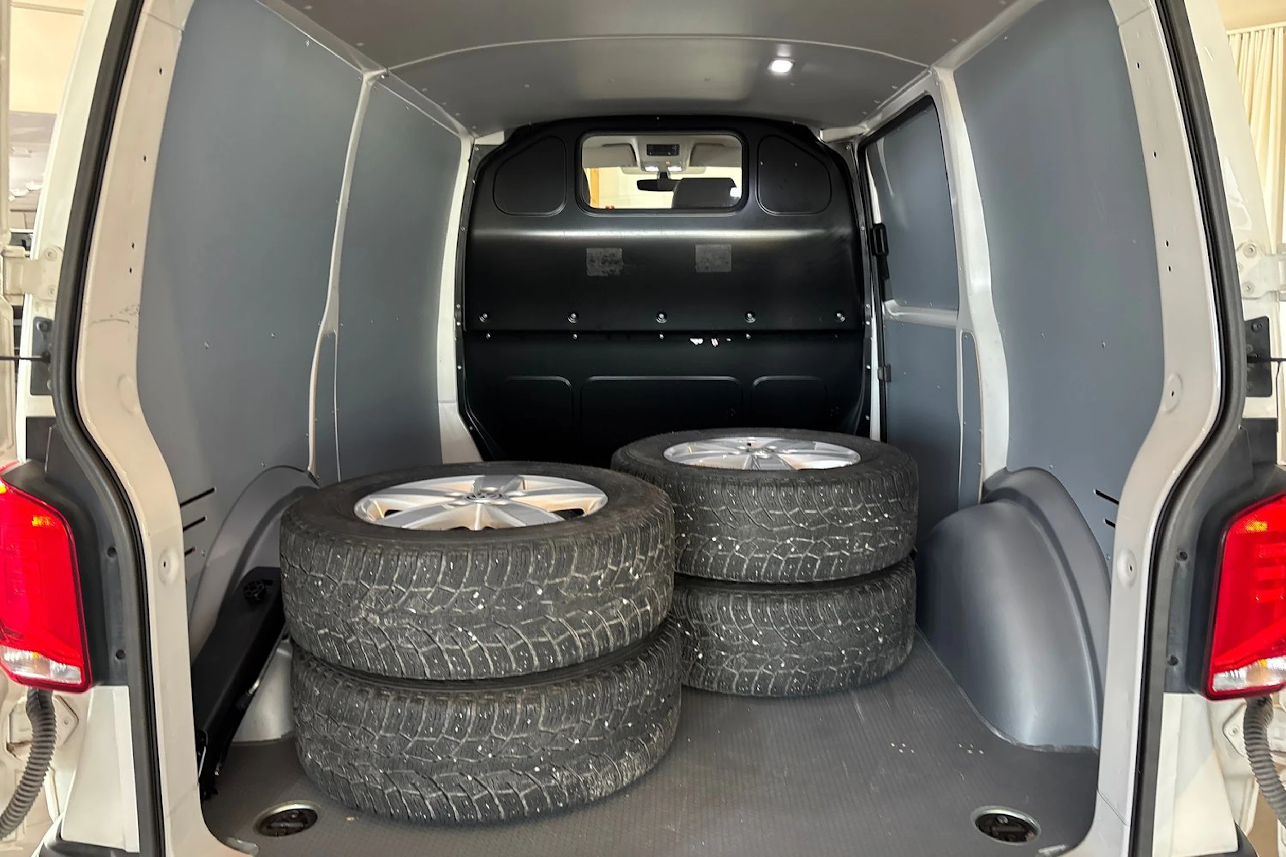 Valkoinen Volkswagen TRANSPORTER 2023 kuva 21.