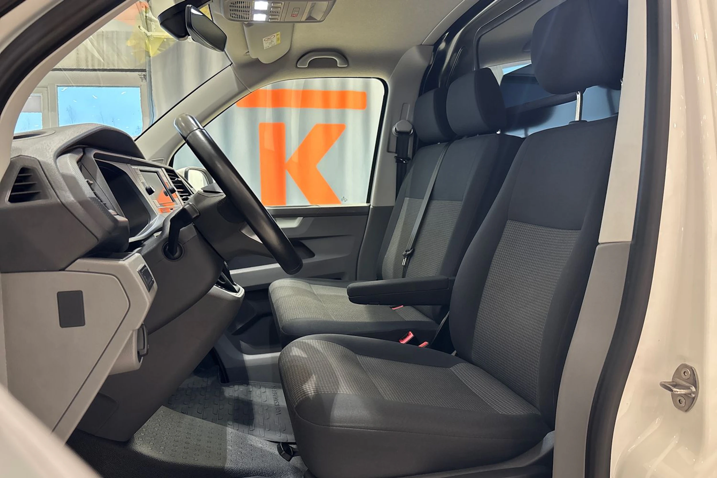 Valkoinen Volkswagen TRANSPORTER 2023 kuva 24.