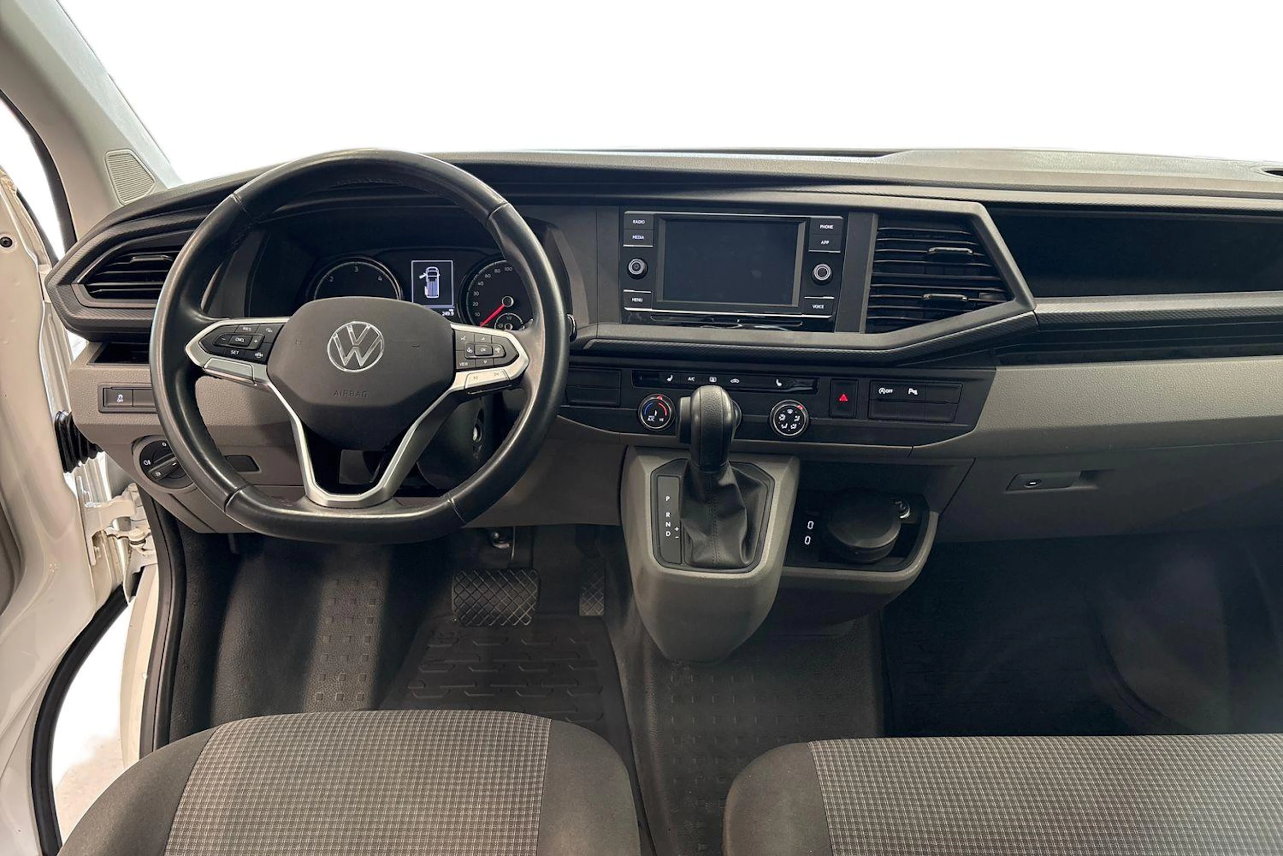 valkoinen Volkswagen Transporter 2023 kuva 9.