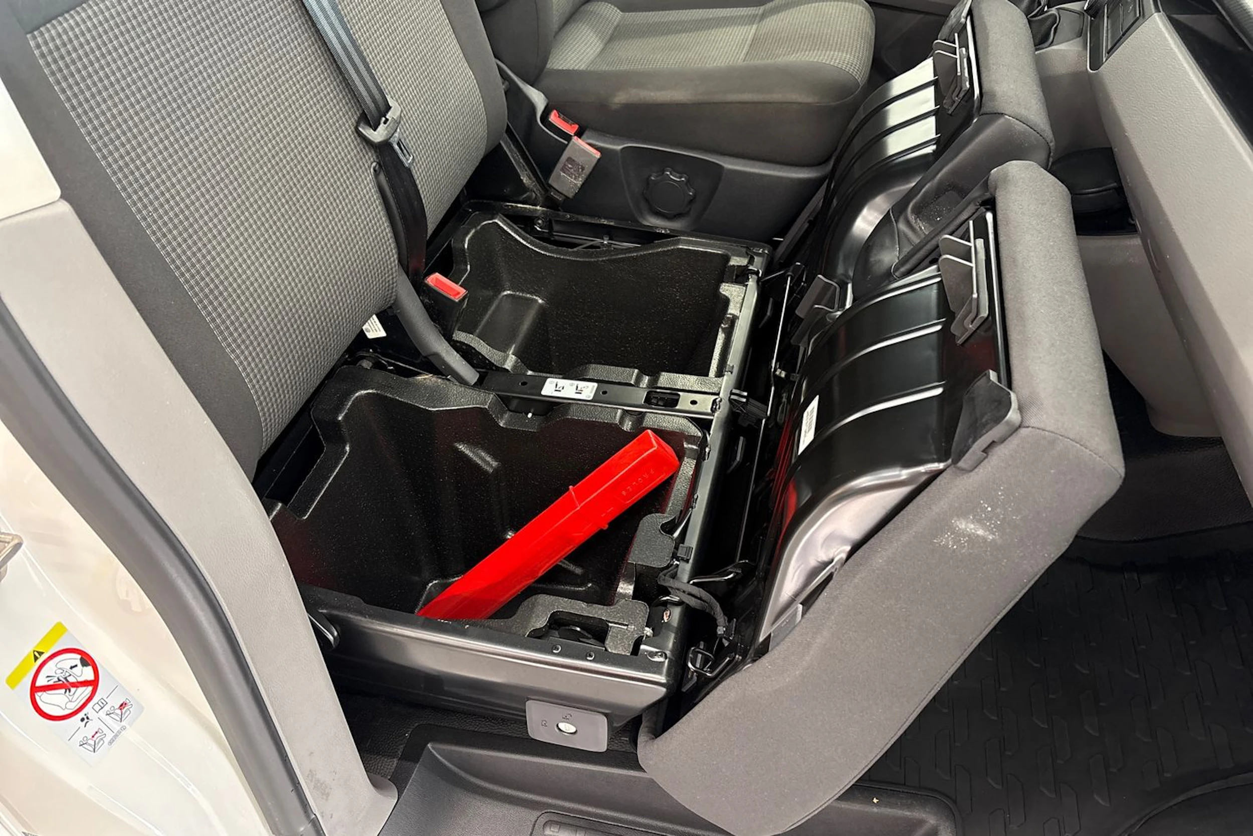 valkoinen Volkswagen Transporter 2023 kuva 17.