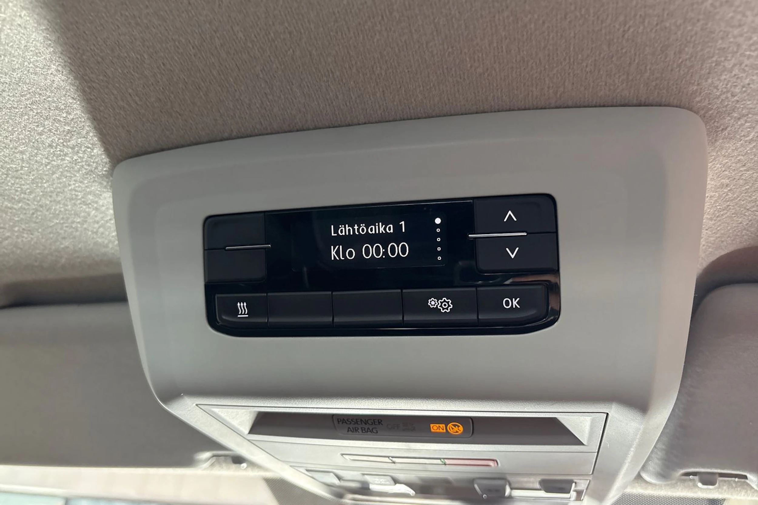 valkoinen Volkswagen Transporter 2023 kuva 18.