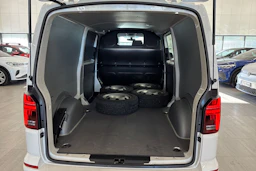 valkoinen Volkswagen Transporter 2023 kuva 20.