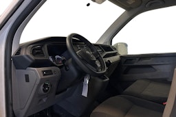 valkoinen Volkswagen Transporter 2023 kuva 3.