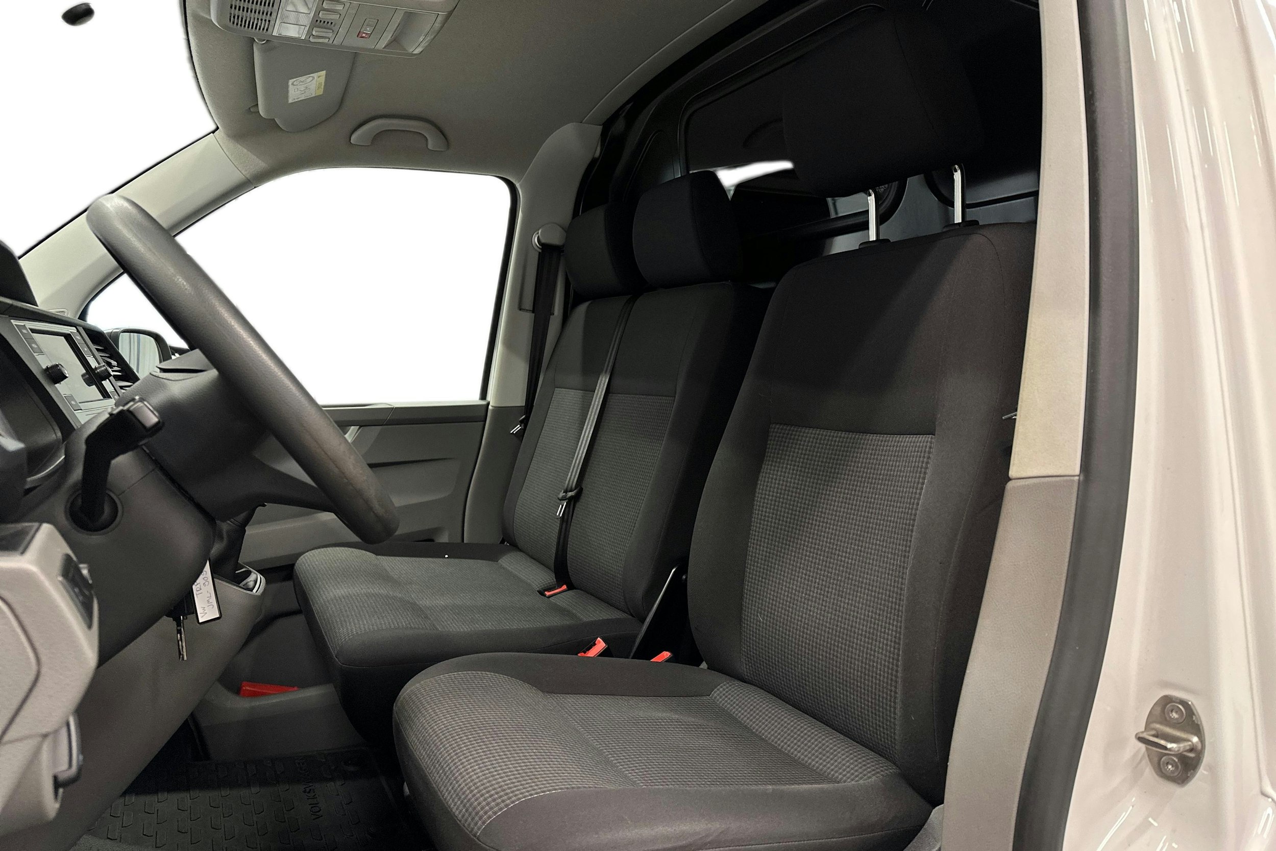 valkoinen Volkswagen Transporter 2023 kuva 8.