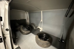 valkoinen Volkswagen Transporter 2023 kuva 12.