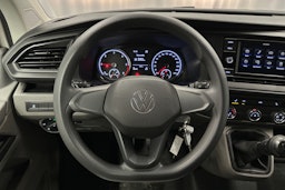 valkoinen Volkswagen Transporter 2023 kuva 13.
