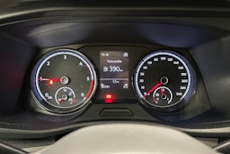 valkoinen Volkswagen Transporter 2023 kuva 14.