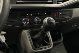 valkoinen Volkswagen Transporter 2023 kuva 15.