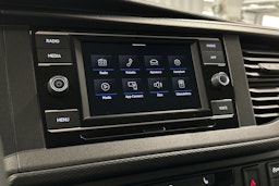 valkoinen Volkswagen Transporter 2023 kuva 16.