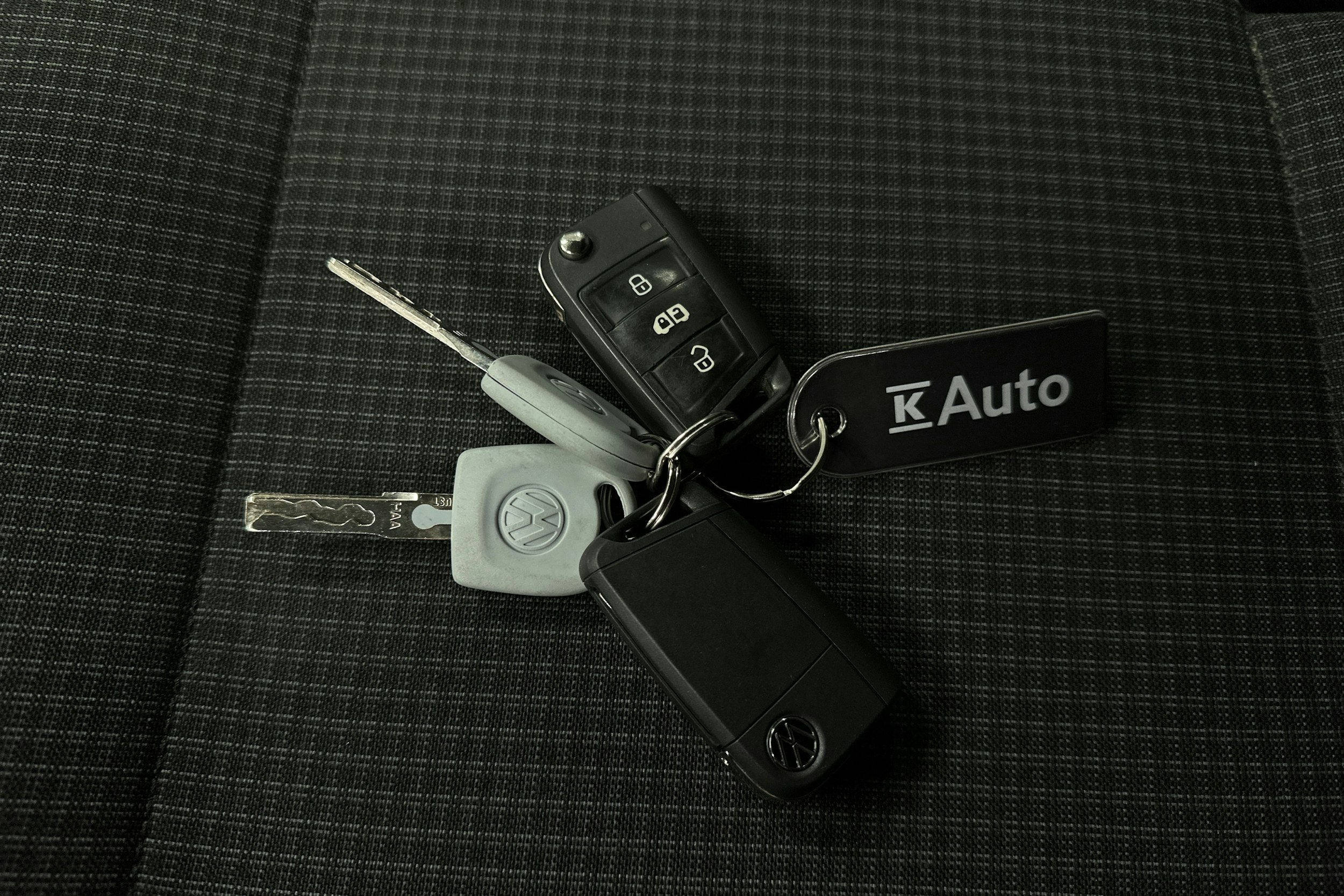 valkoinen Volkswagen Transporter 2023 kuva 19.