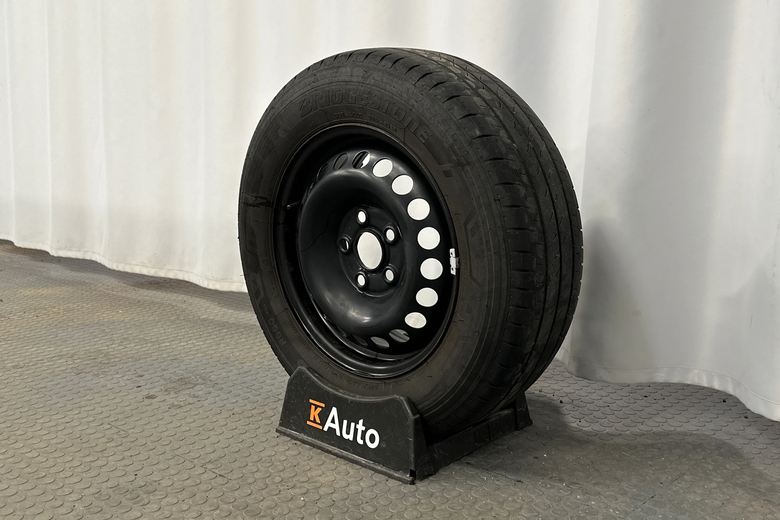 valkoinen Volkswagen Transporter 2023 kuva 10.