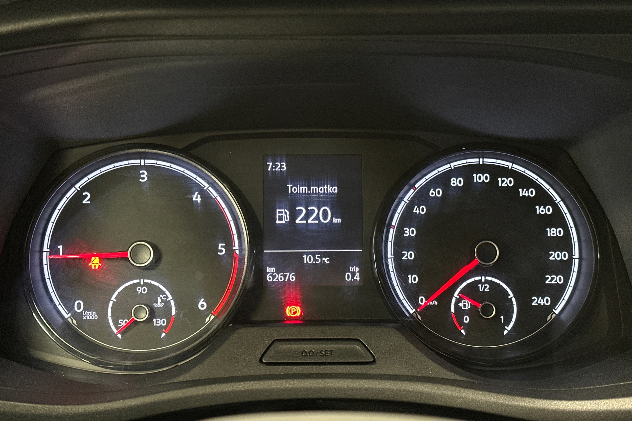 valkoinen Volkswagen Transporter 2023 kuva 14.