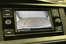 valkoinen Volkswagen Transporter 2023 kuva 16.