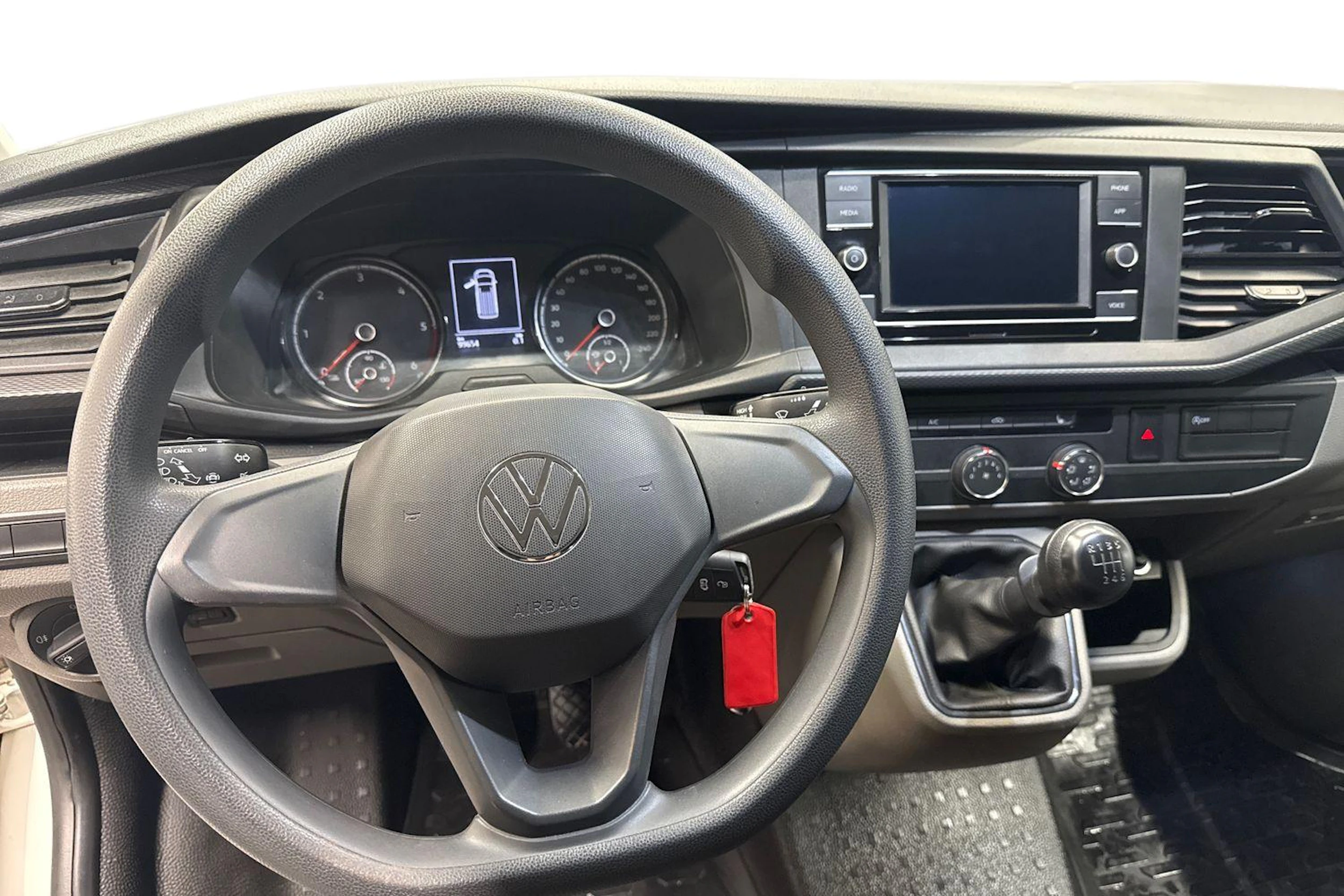 valkoinen Volkswagen Transporter 2023 kuva 7.