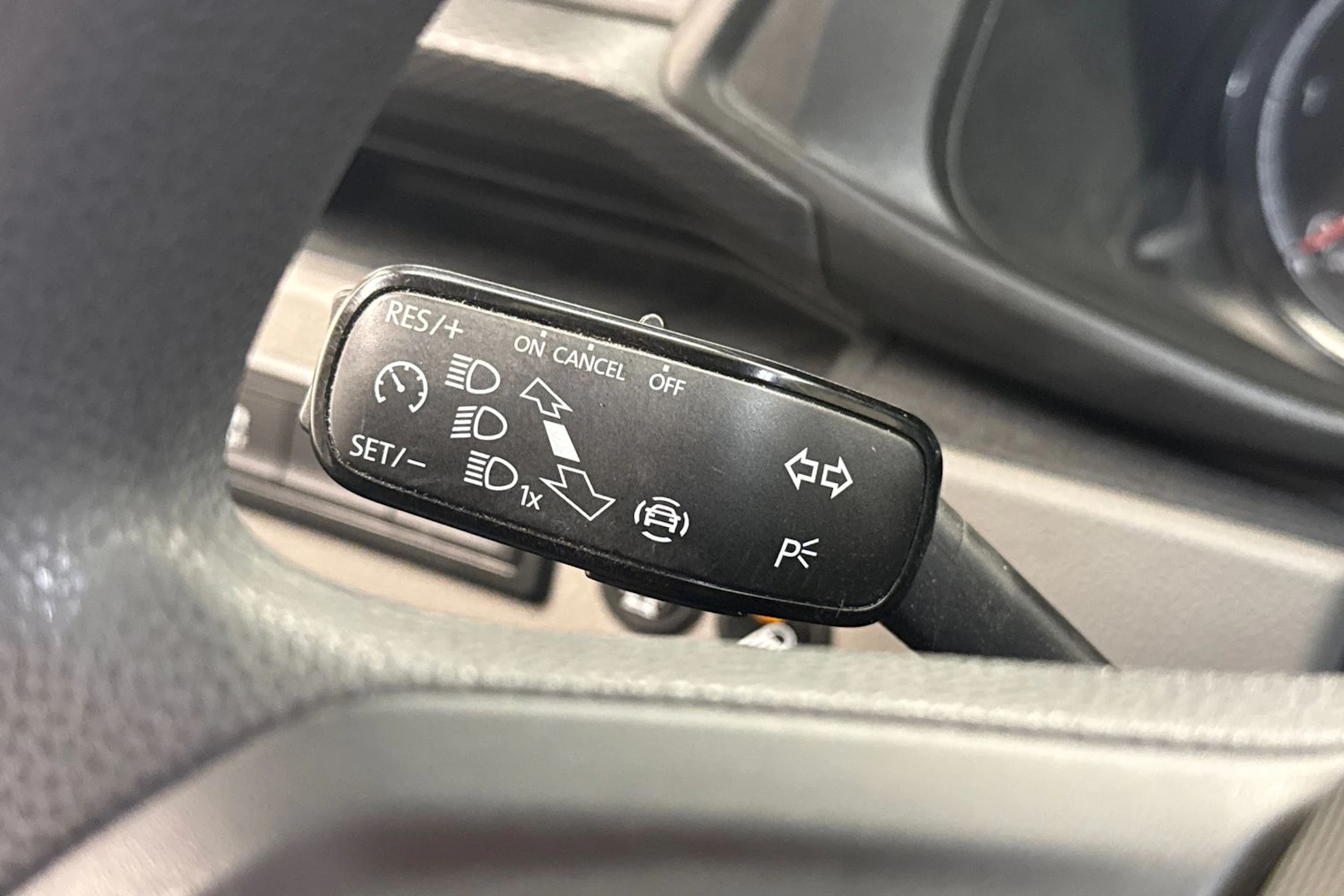 valkoinen Volkswagen Transporter 2023 kuva 13.